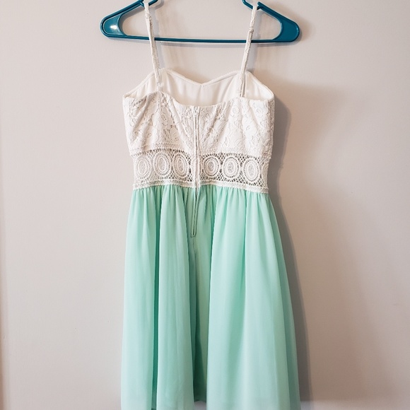 A. Byer spring dress - Picture 4 of 8